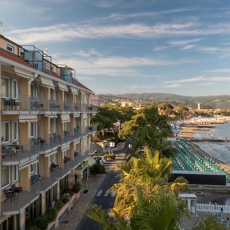 B&B Hotel Diano Marina Palace Exterior photo