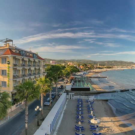 B&B Hotel Diano Marina Palace Exterior photo