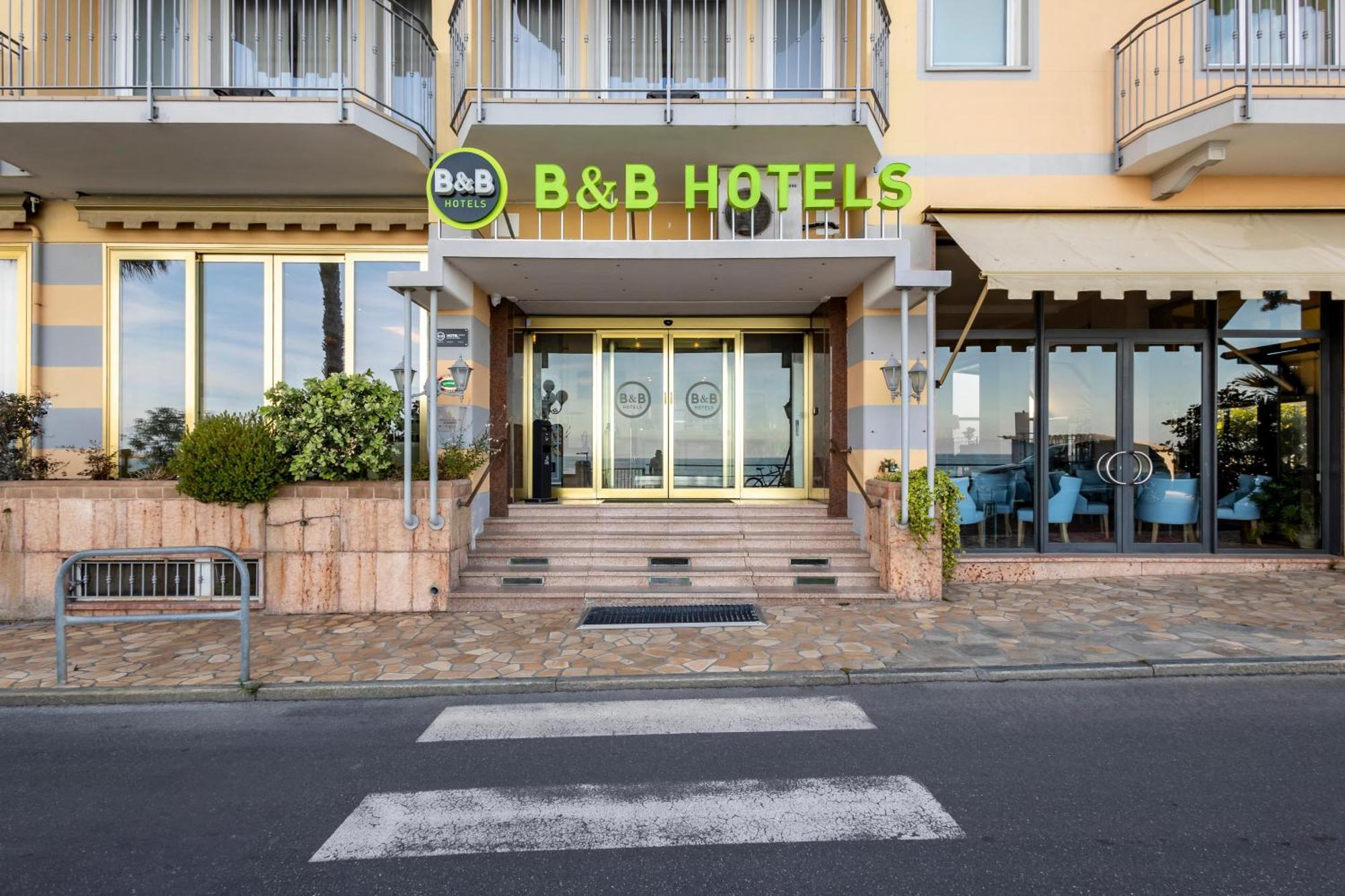 B&B Hotel Diano Marina Palace Exterior photo