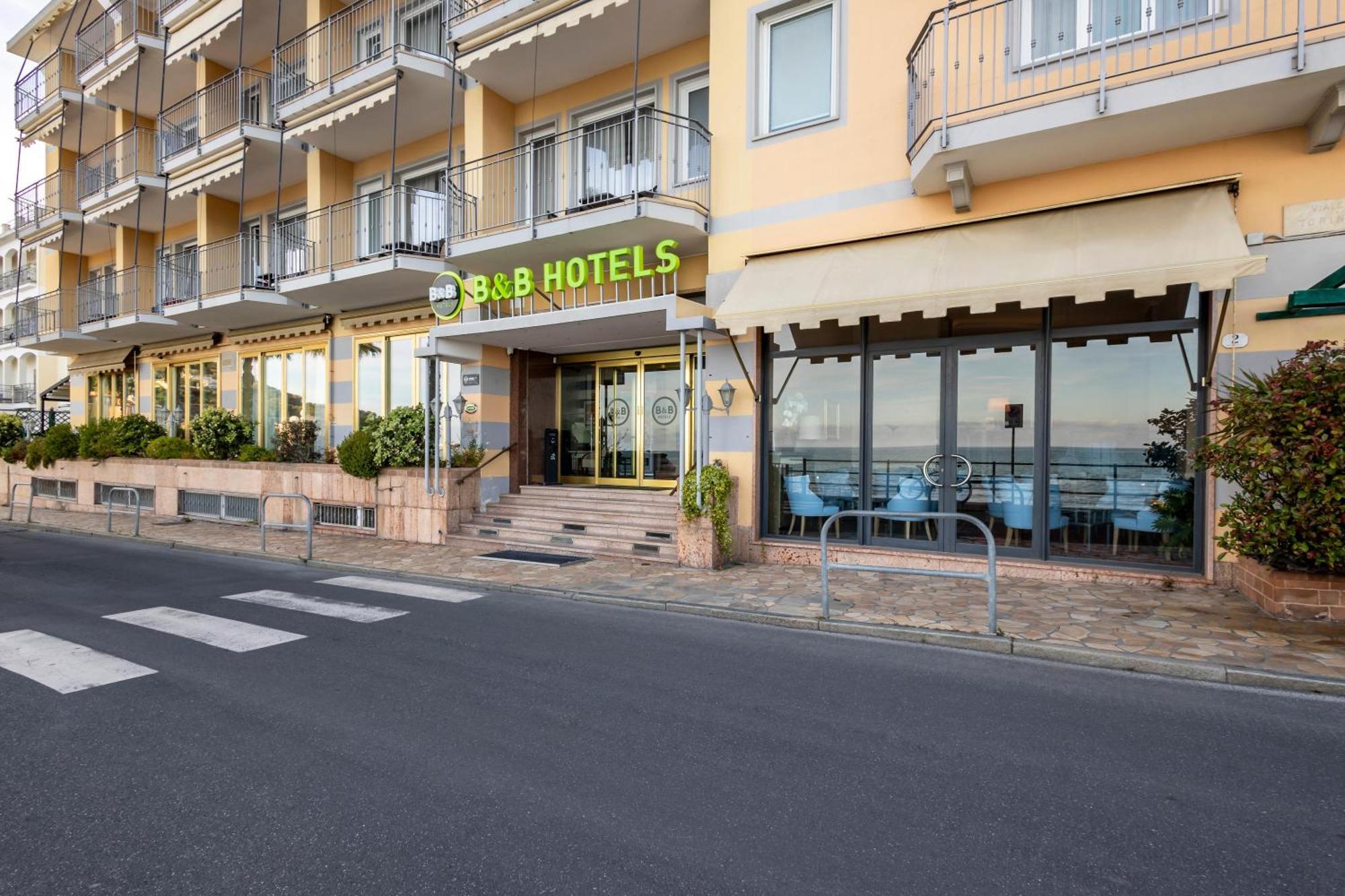 B&B Hotel Diano Marina Palace Exterior photo