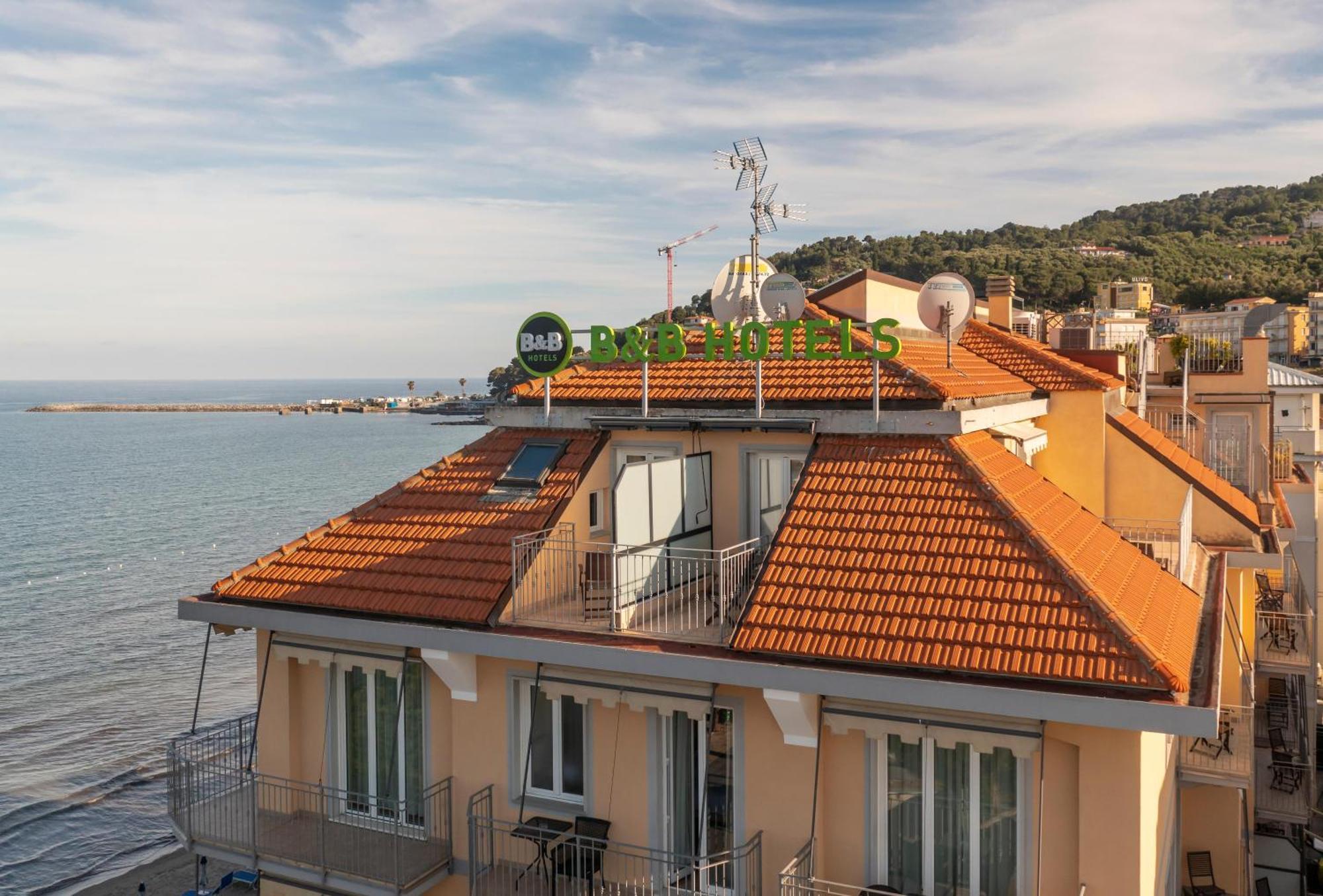 B&B Hotel Diano Marina Palace Exterior photo