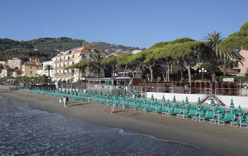 B&B Hotel Diano Marina Palace Exterior photo